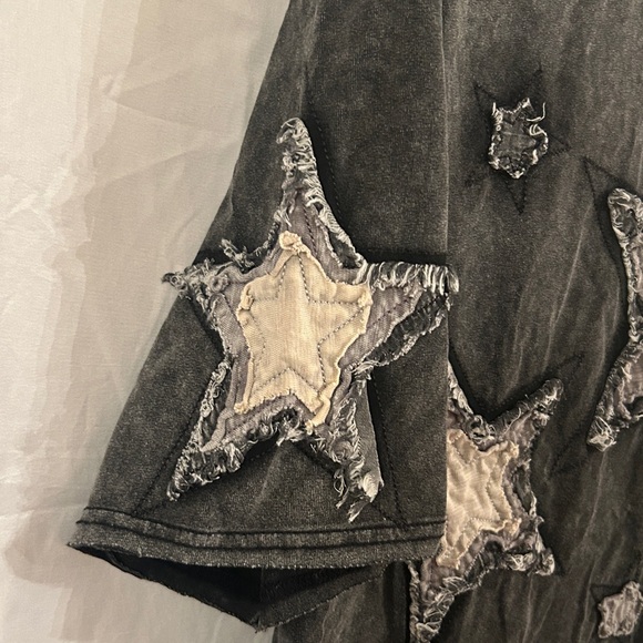 SHEIN Charcoal Gray Star Embelished t-Shirt
Size XL - Picture 4 of 7